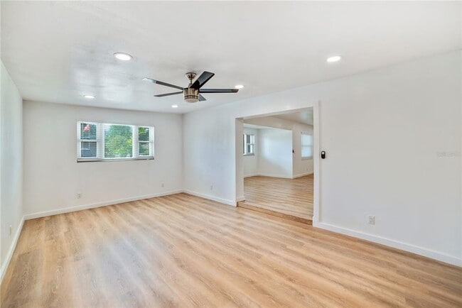 Building Photo - 4413 W Rogers Ave