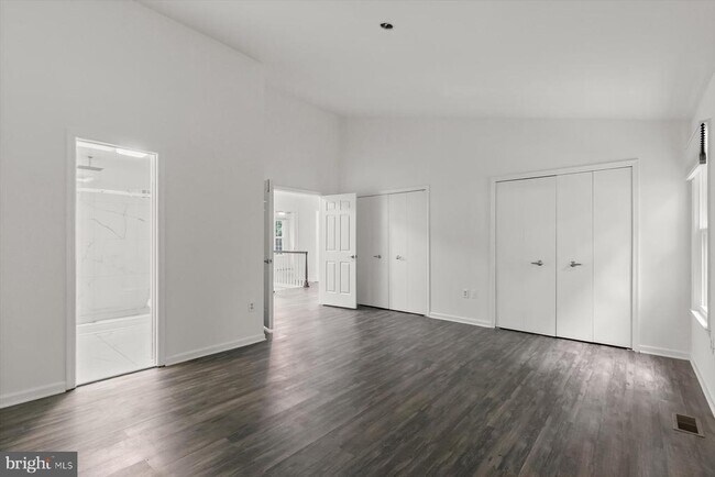 Building Photo - 1550 McLean Commons Ct