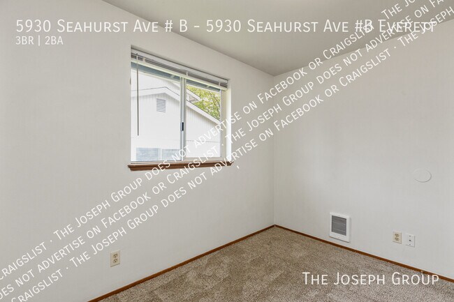 Building Photo - 5930 Seahurst Ave