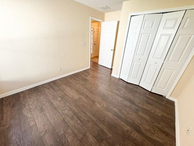 Building Photo - 205 Pima Trail