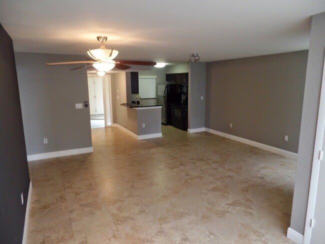 Building Photo - 2811 N Oakland Forest Dr