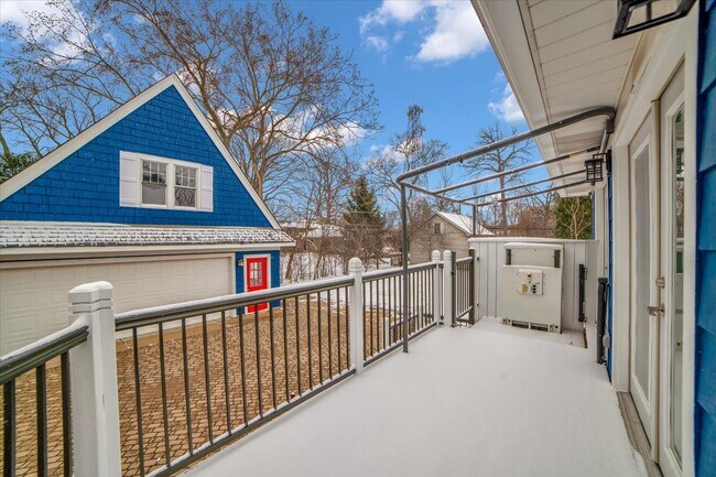 Building Photo - 4941 Montgomery Ave