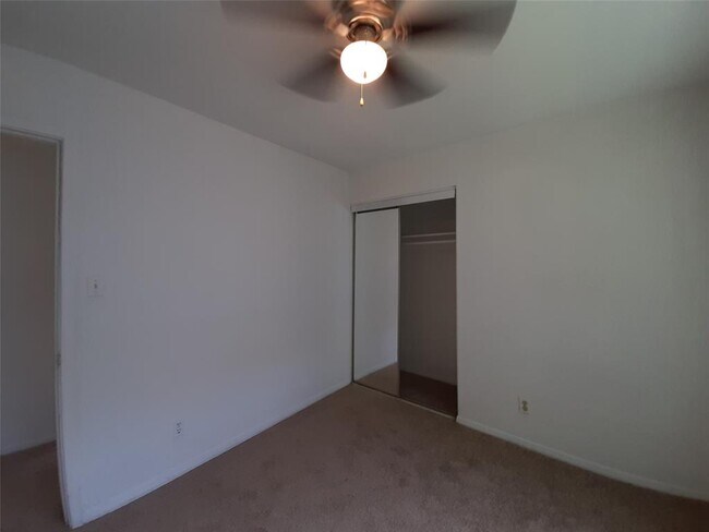 Building Photo - 10322 Rosehaven Dr