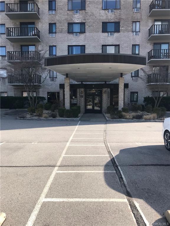 Building Photo - 666 Pelham Rd