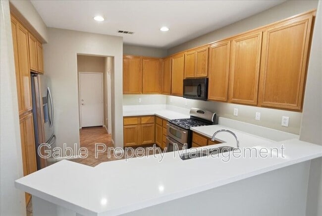 Building Photo - 30319 W Cedar Oak Ln