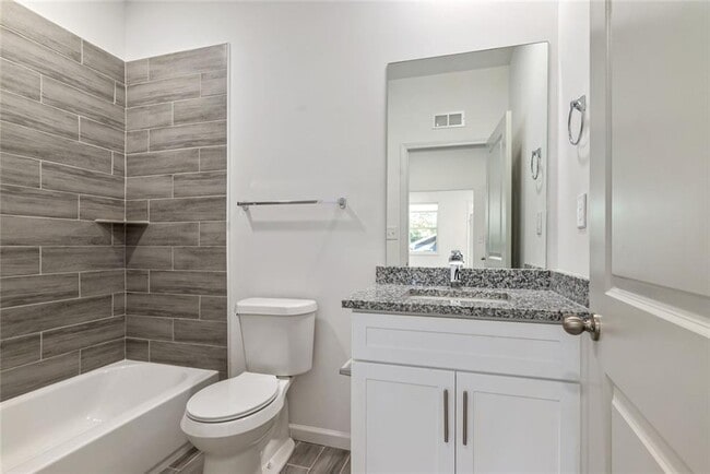 Building Photo - 1060 Grant Way SE