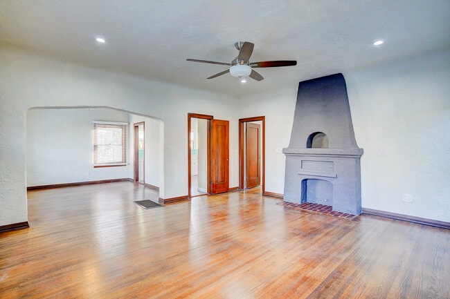 Building Photo - 479 Gaviota Ave