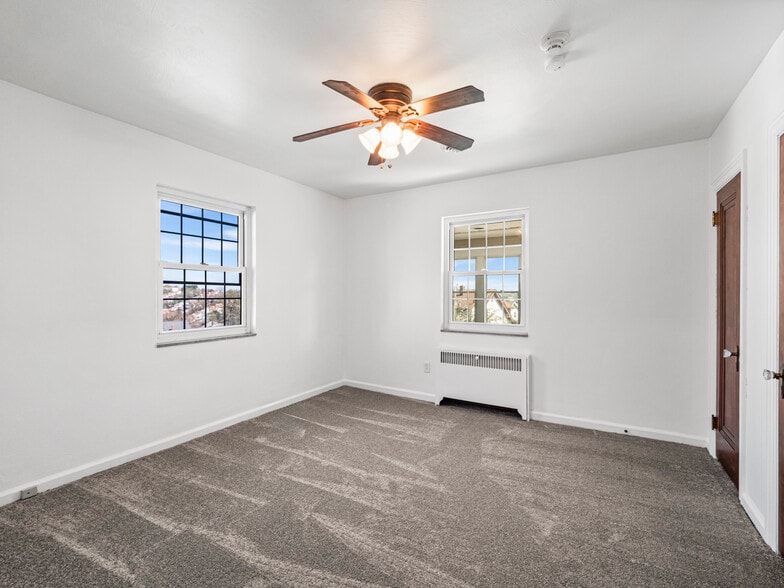 Building Photo - 433 Winterhill St