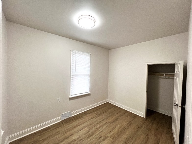 Building Photo - 3323 Halsted St