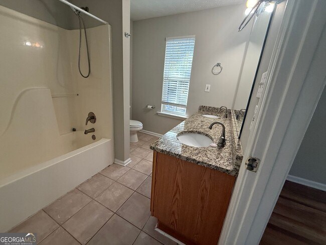 Building Photo - 27 Montgomery St NE