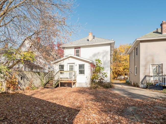 Building Photo - 540 Avon St