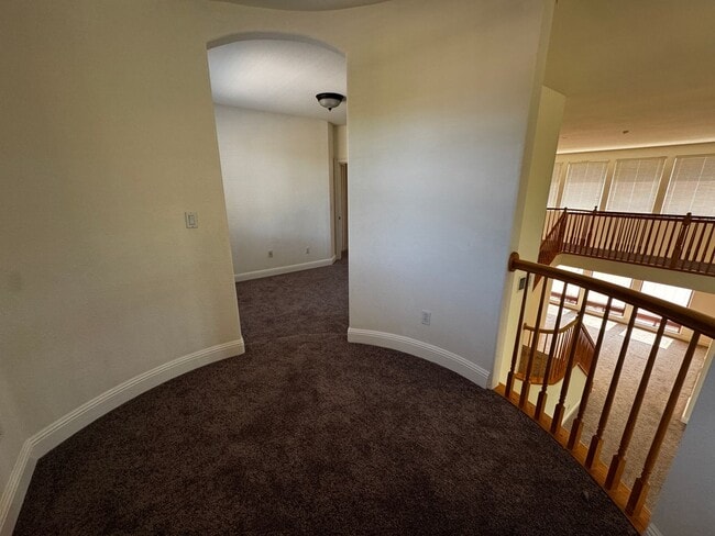 Building Photo - Fabulous Serrano Home