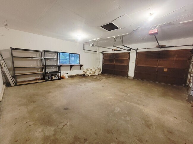Building Photo - Spacious 3-Bedroom Home with Fenced Yard &...