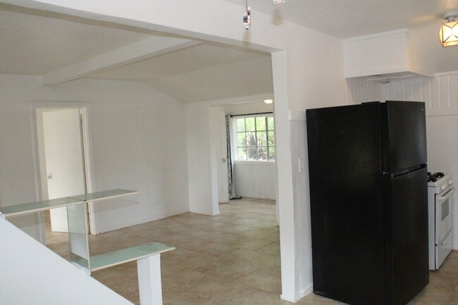 Building Photo - 1 Bedroom, 1 Bathroom House in Antioch wit...