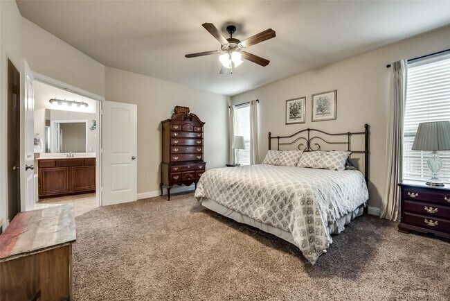 Building Photo - 1325 Realoaks Dr