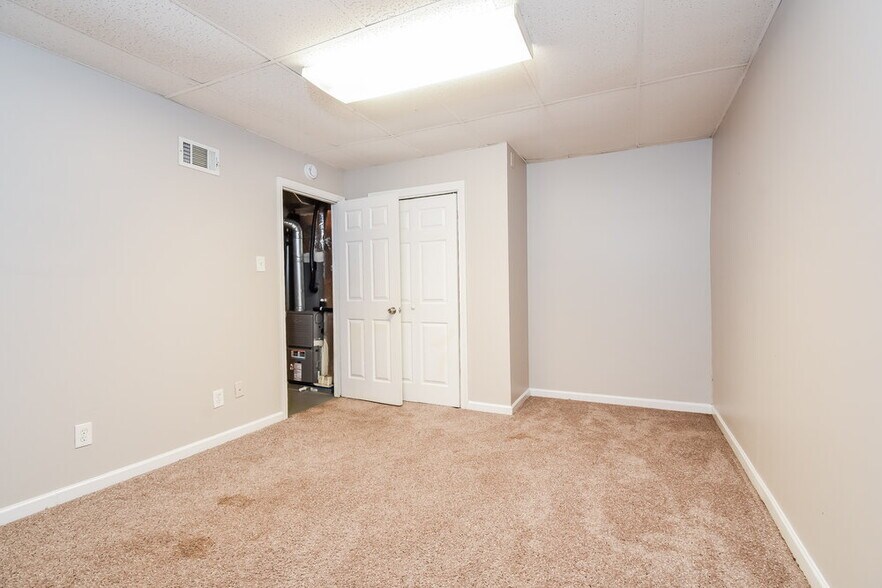 Building Photo - 28 Sweetwater Dr