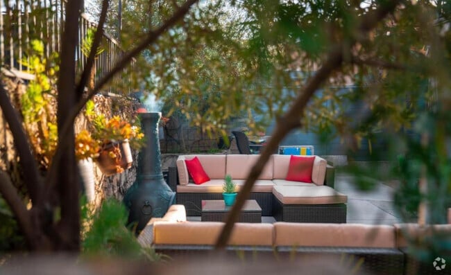 Patio - 826 1/2 N Coronado st