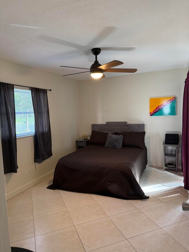 Building Photo - 6808 NW 70th St