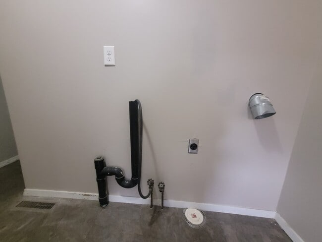 Building Photo - 612 N Washington St