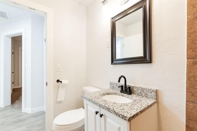 Building Photo - 314 W 36th St