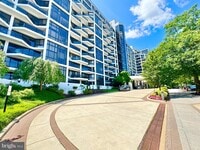Building Photo - 1530 Key Blvd