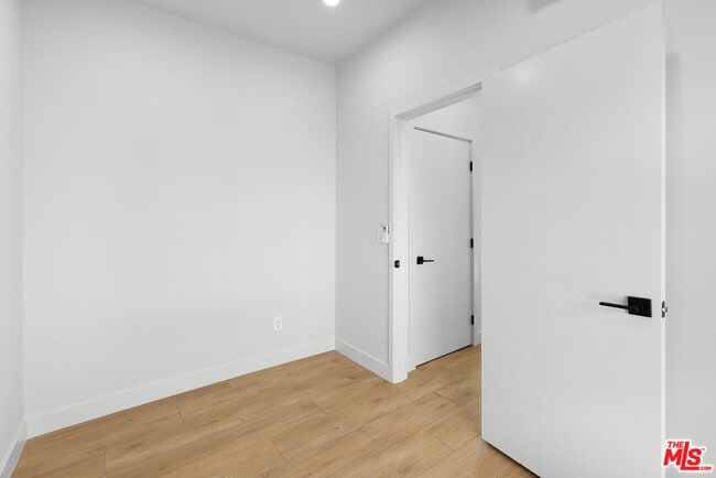 Building Photo - 7229 Willoughby Ave