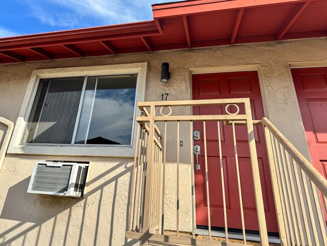 Building Photo - 2 Bedroom, 2 Bath Upstairs Condo in El Cajon