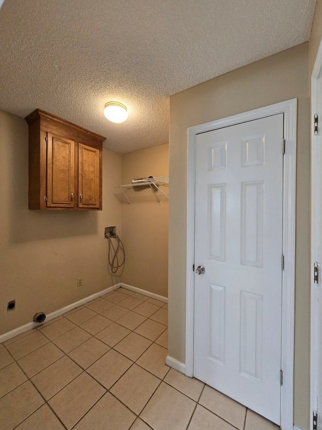 Building Photo - 1520 Crowndale Dr