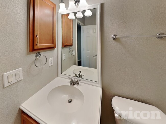 Building Photo - 317 Welch Dr