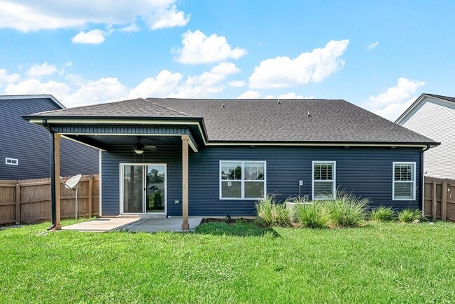Building Photo - Pet Friendly Three Bedroom with Bonus!