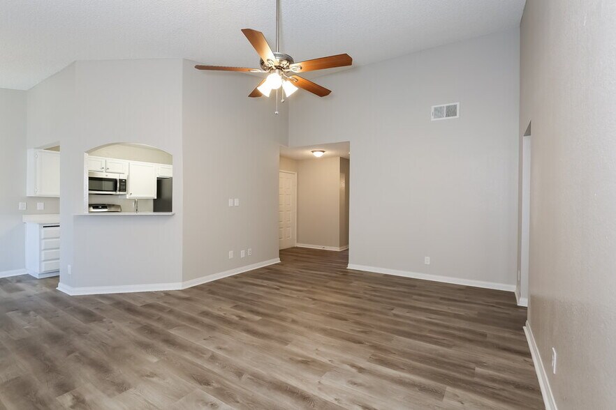 Building Photo - 736 Rusty Spur Dr