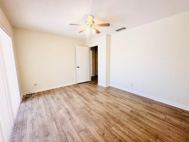 Building Photo - 9157 Sun Terrace Cir