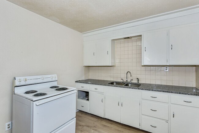 Building Photo - 1802 N Market St