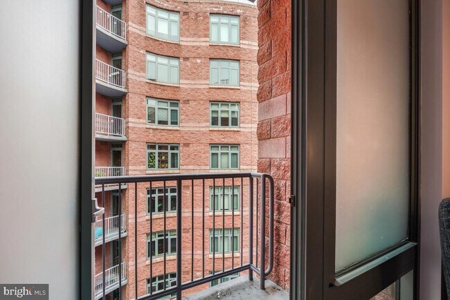Building Photo - 1117 10th St NW