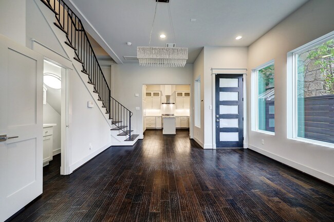 Building Photo - 609 W Pierce St