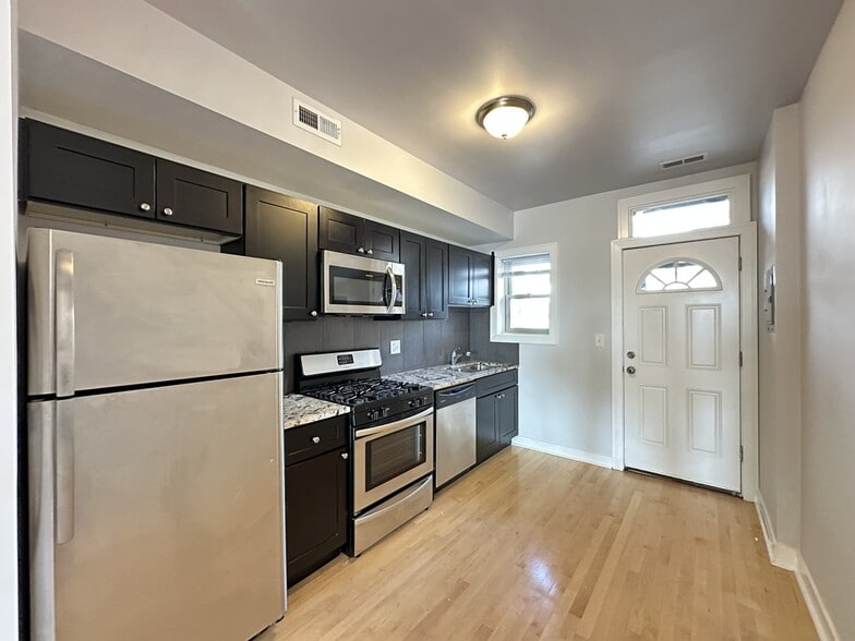 Building Photo - 2402 W Bryn Mawr Ave