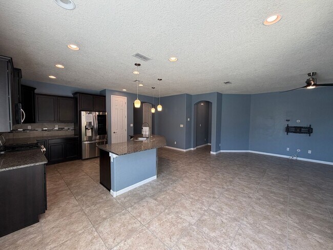 Building Photo - 4 Bedroom Single Story Home Available Near Golf Course Rd & Southern Blvd!
