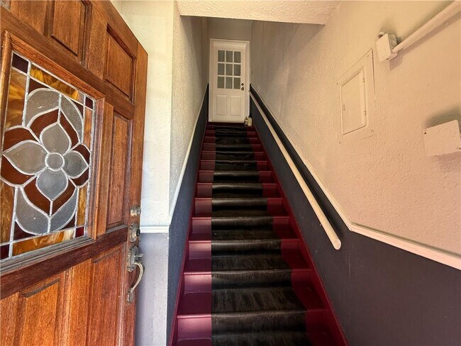 Building Photo - 117 Vine St SW