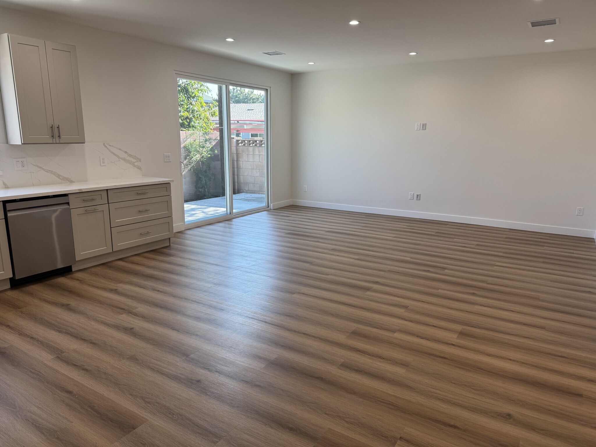 Building Photo - 15920 Eccles St