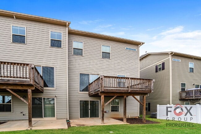 Building Photo - 122 Lanyard Dr