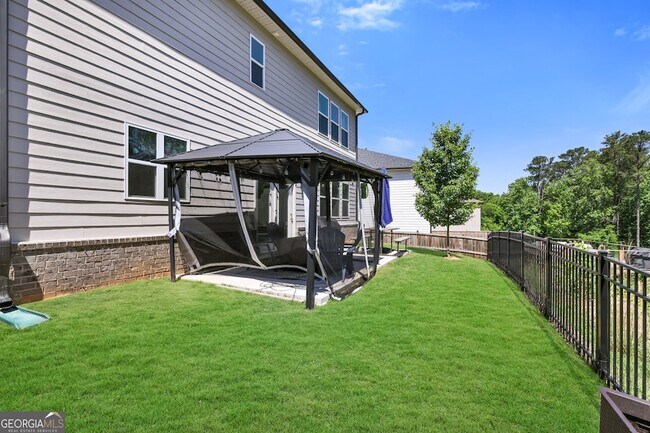 Building Photo - 3450 Sycamore Dr