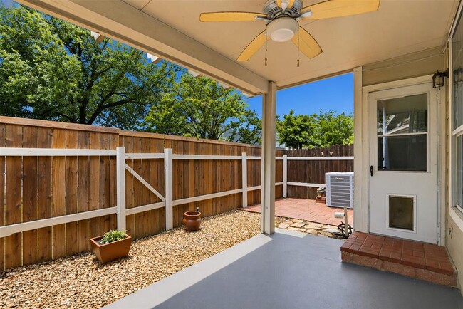 Building Photo - 2632 Century Park Blvd