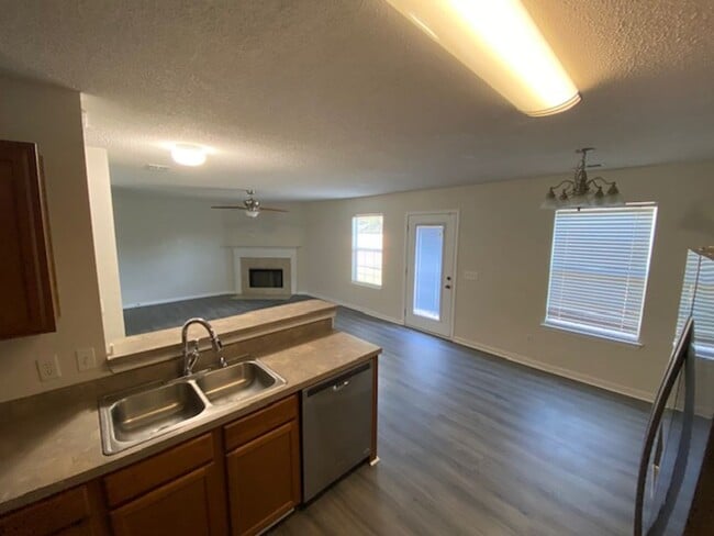 Building Photo - Quiet Cul De Sac Rental