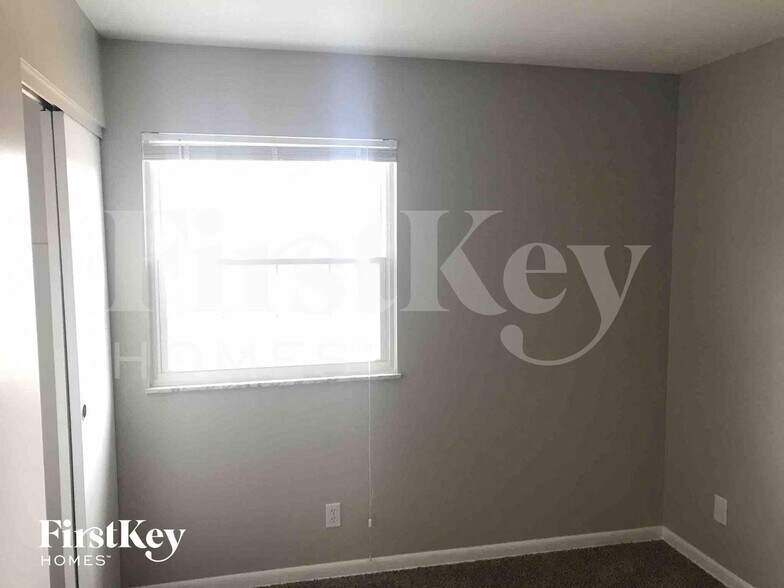 Building Photo - 1758 Hilltree Dr