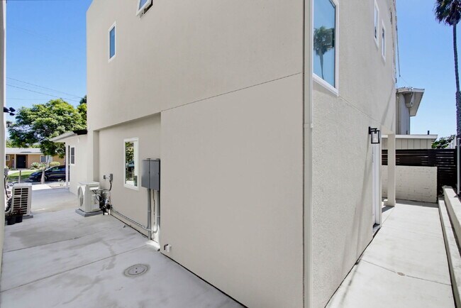 Building Photo - New Construction with Private Patio Walking Distance to Mission Bay