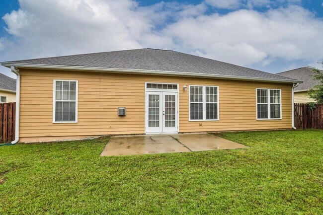Building Photo - 1661 Harbor Club Dr