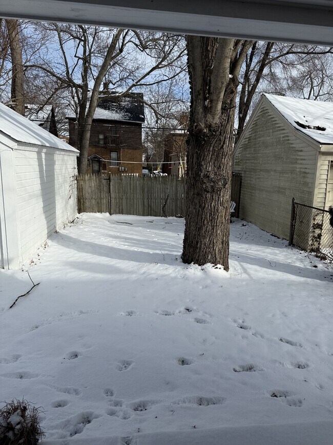 Building Photo - 5752 Bishop St