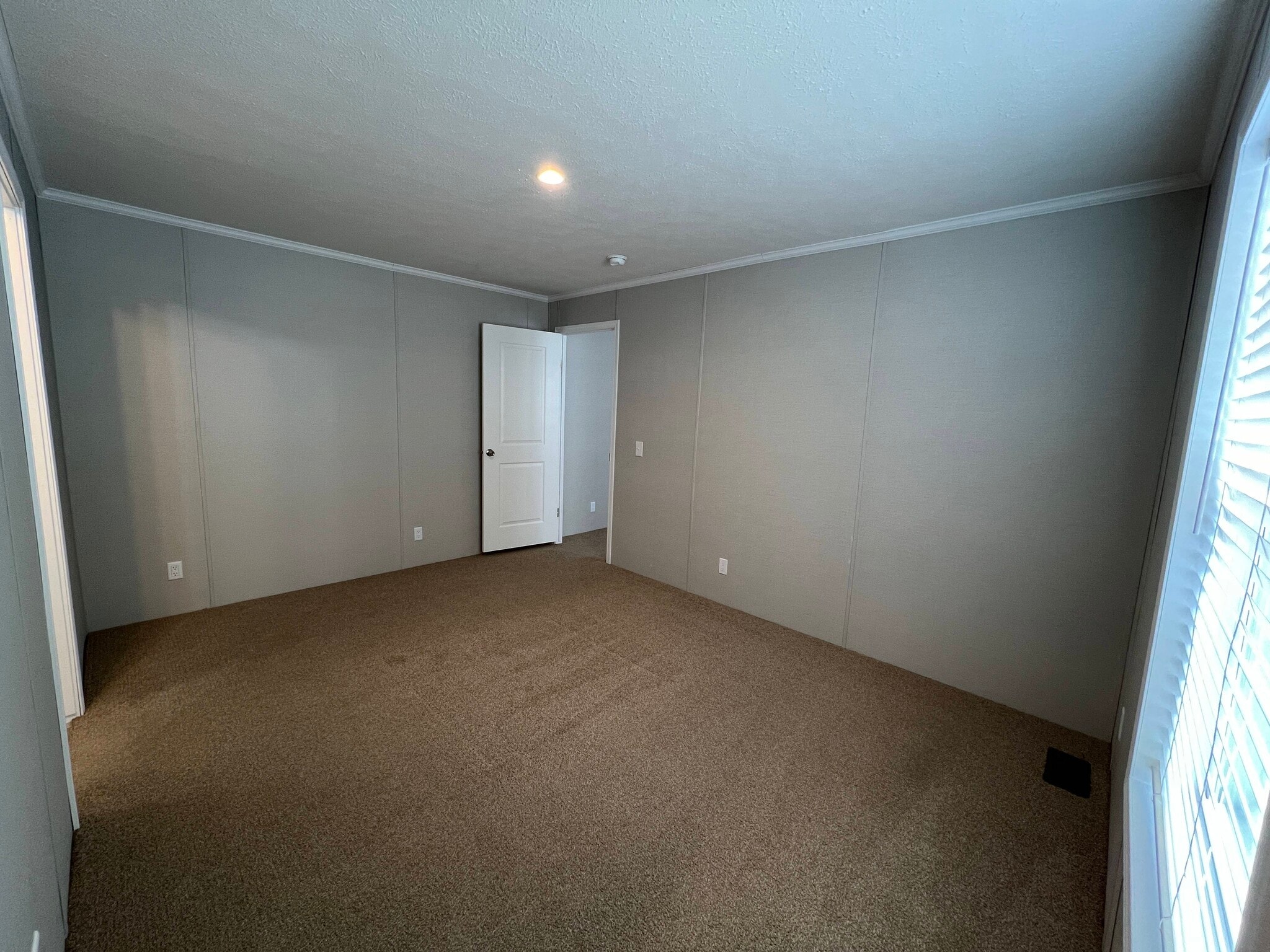 Building Photo - 15856 Marentette Dr