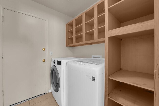 Building Photo - Well-Maintained 3BR Home | Open Living, Private Yard, Prime NW Location