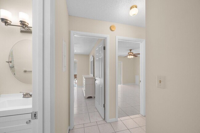 Building Photo - 911 Savannas Point Dr